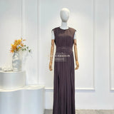 2025 New Brown Coffee Sleeveless Pleat Slit Hem Maxi Dress for Women Elegant