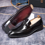 2026 new fashionable black men's social shoes, casual sparkling leather loafers, men's slippers, pointed formal shoes