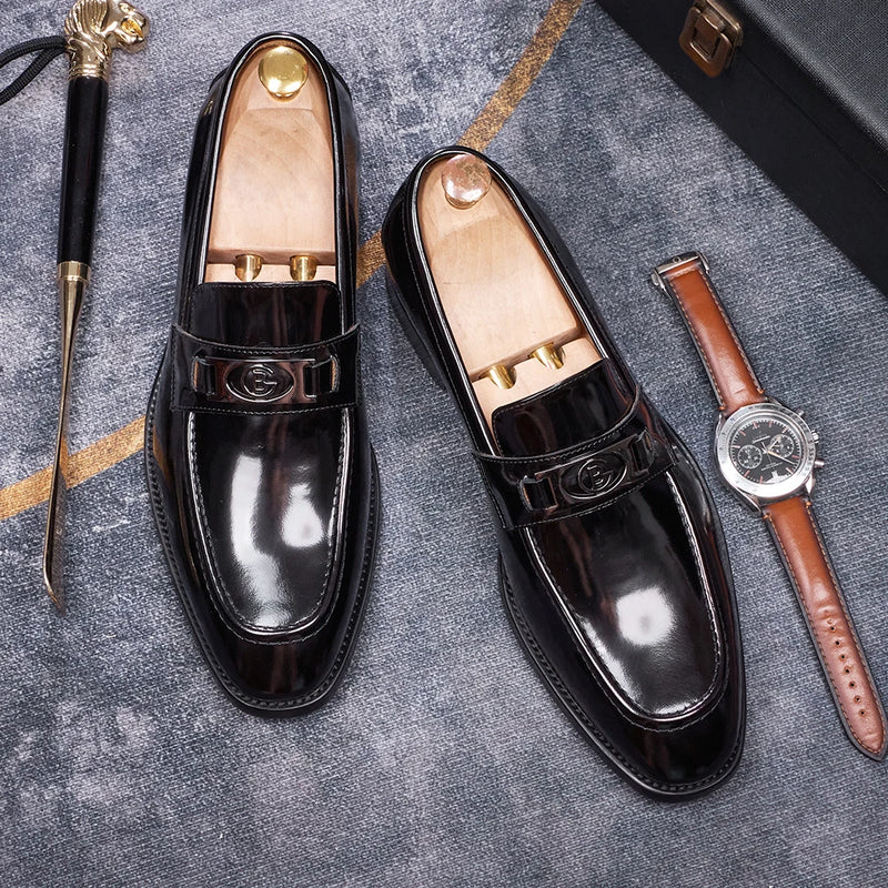 2026 new fashionable black men's social shoes, casual sparkling leather loafers, men's slippers, pointed formal shoes